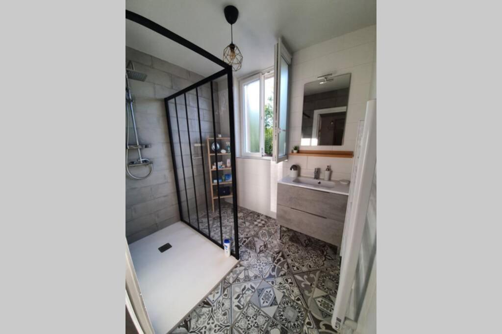 Appartement Spacieux, Wifi ,Cafe A Volonte Blaye-Les-Mines Екстер'єр фото