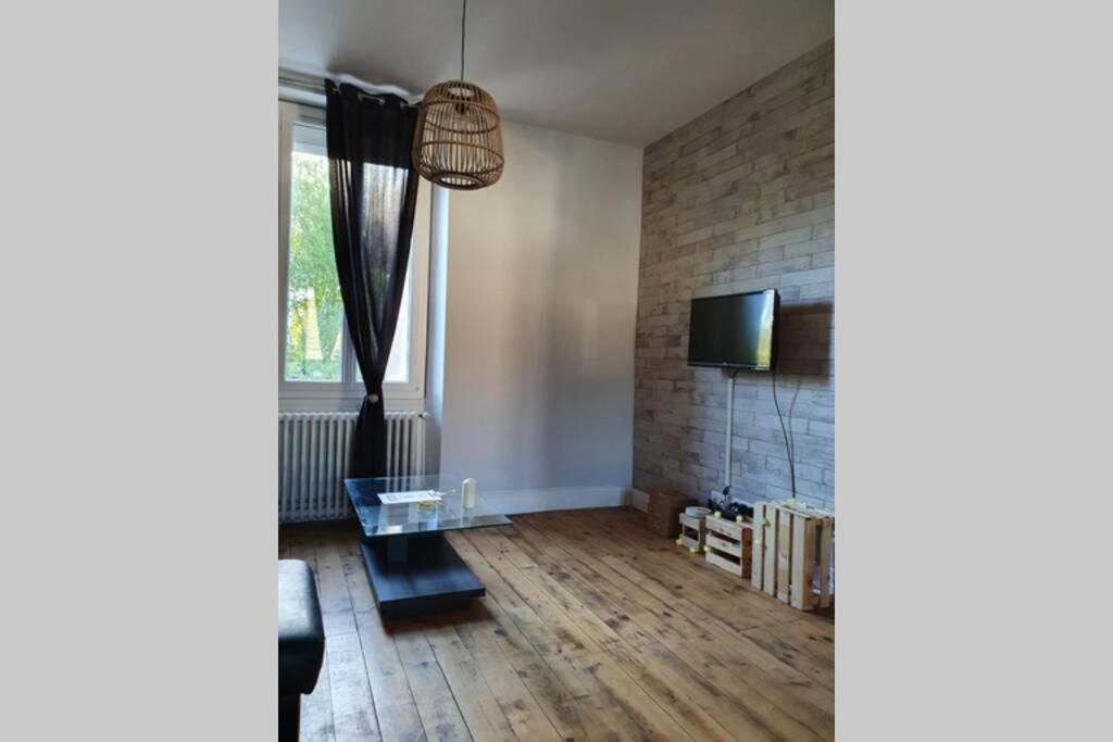 Appartement Spacieux, Wifi ,Cafe A Volonte Blaye-Les-Mines Екстер'єр фото